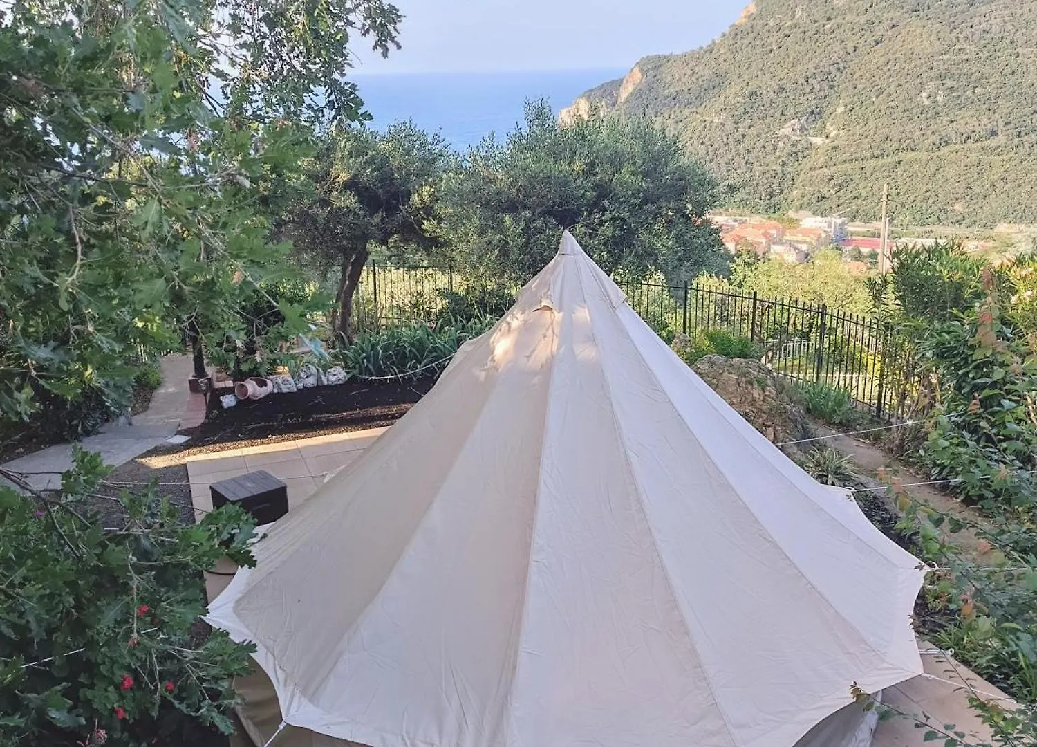 Luxury tent Parkside Apartments-The Gecko Finale Ligure